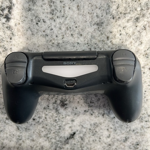 PlayStation controller. - Picture 2 of 3